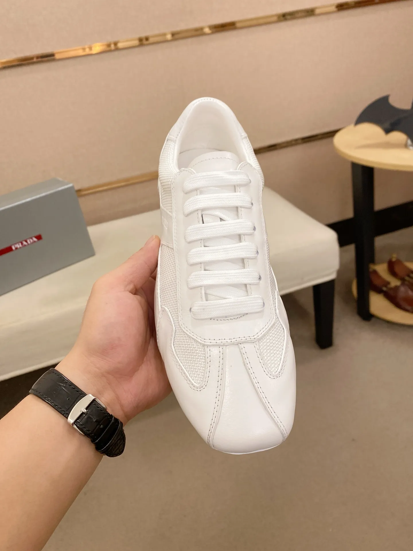 Men's shoes 💰 480💰 ✔️✔️✔️Top high version High-quality new PRADA (Prada) counters are launched at the same time. The new men's shoes and 😘fabrics are purely handmade in Niujing. Lining: Full cowhide lining. 👍🏿High-end☄️Open-molded non-slip rubber outsole, exquisite lines, simple and elegant, comfortable and high-end for leisure travel. Code number: 38-44. Can be customized45